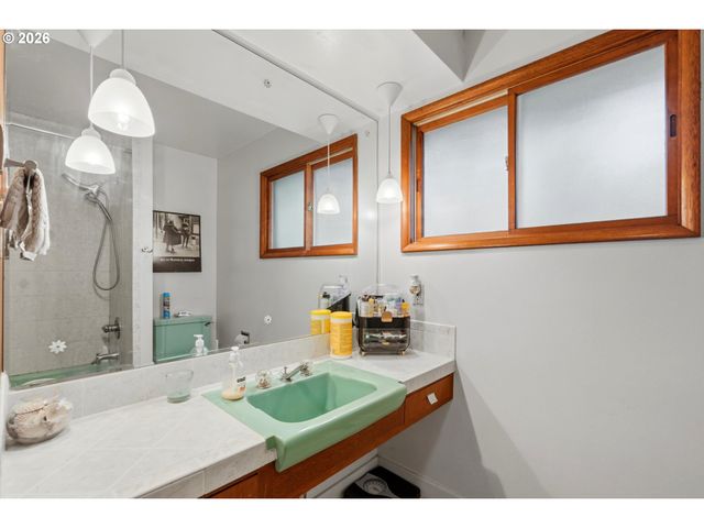 1803 E 6TH St, Vancouver, WA 98661