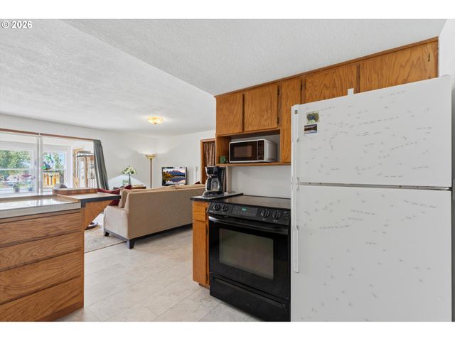 1803 E 6TH St, Vancouver, WA 98661
