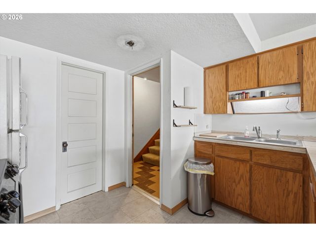 1803 E 6TH St, Vancouver, WA 98661