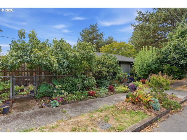 1803 E 6TH St, Vancouver, WA 98661