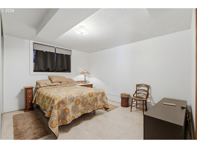 1803 E 6TH St, Vancouver, WA 98661
