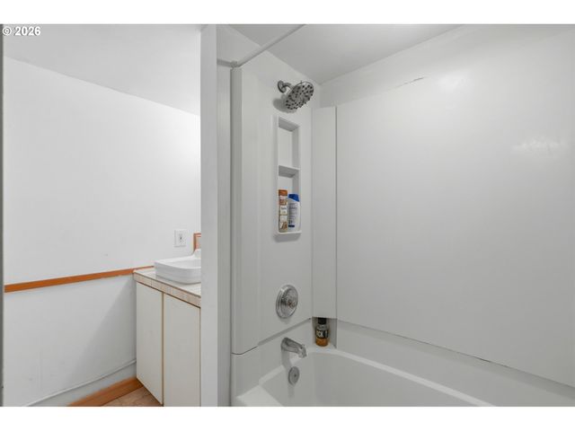 1803 E 6TH St, Vancouver, WA 98661