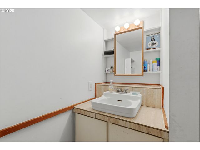 1803 E 6TH St, Vancouver, WA 98661