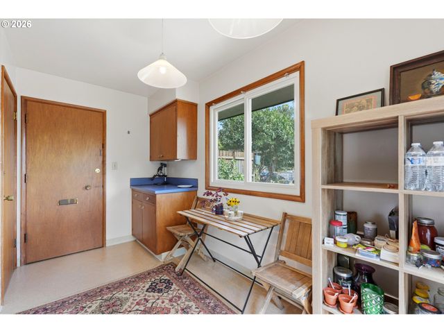 1803 E 6TH St, Vancouver, WA 98661