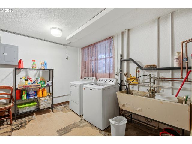 1803 E 6TH St, Vancouver, WA 98661