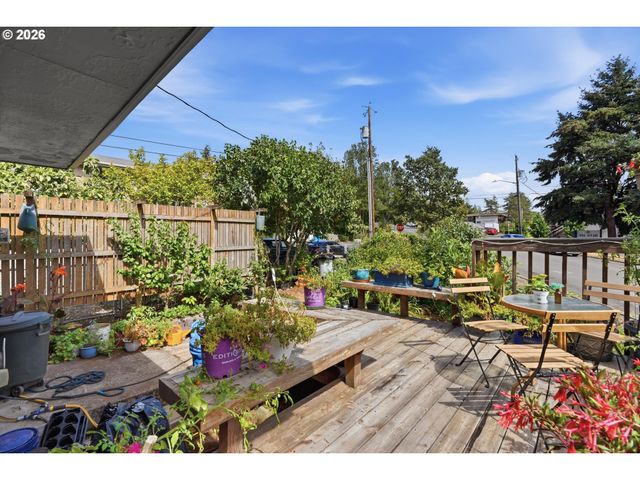 1803 E 6TH St, Vancouver, WA 98661