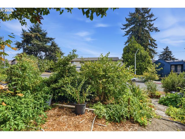 1803 E 6TH St, Vancouver, WA 98661