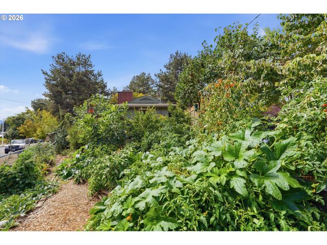 1803 E 6TH St, Vancouver, WA 98661