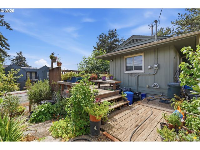 1803 E 6TH St, Vancouver, WA 98661