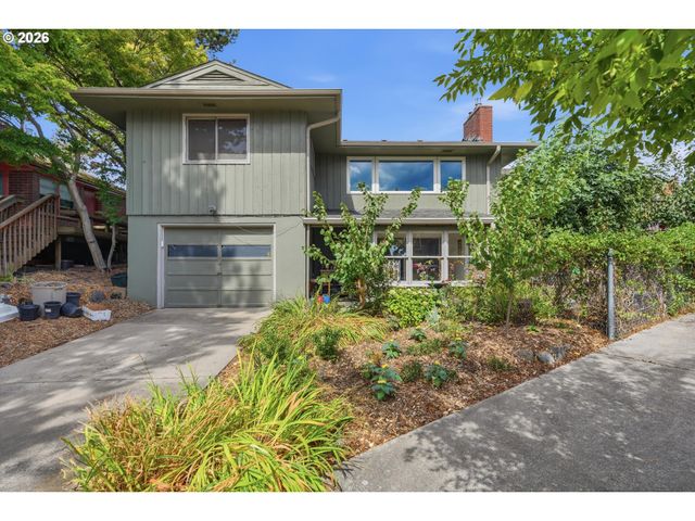 1803 E 6TH St, Vancouver, WA 98661