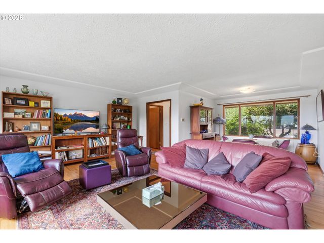 1803 E 6TH St, Vancouver, WA 98661