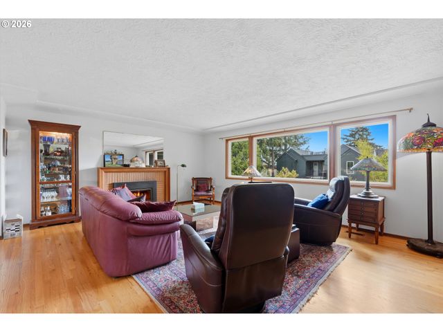 1803 E 6TH St, Vancouver, WA 98661
