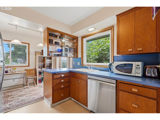 1803 E 6TH St, Vancouver, WA 98661