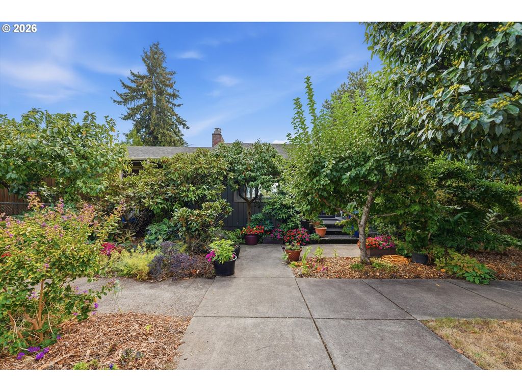 1803 E 6TH St, Vancouver, WA 98661