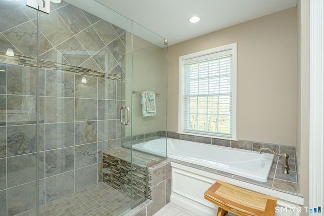 10 Heritage Road, Putnam, CT 06260