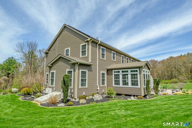 10 Heritage Road, Putnam, CT 06260