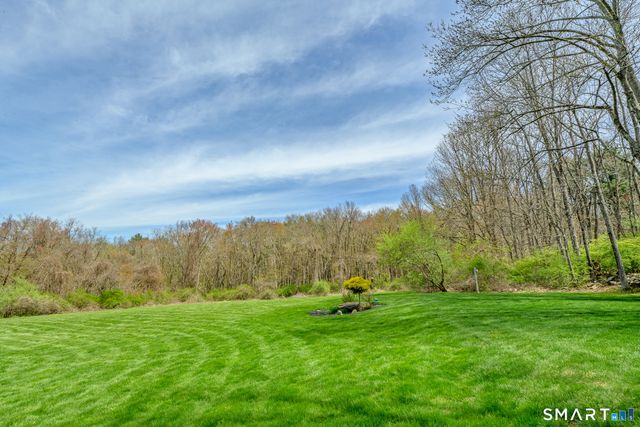 10 Heritage Road, Putnam, CT 06260