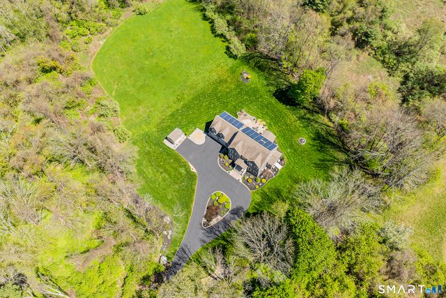 10 Heritage Road, Putnam, CT 06260