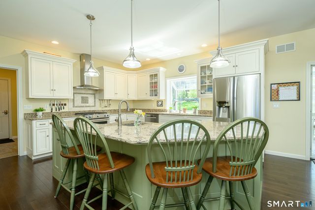 10 Heritage Road, Putnam, CT 06260