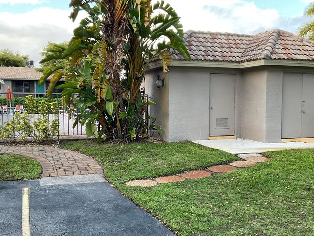 9965 Pineapple Tree Drive 104, Boynton Beach, FL 33436