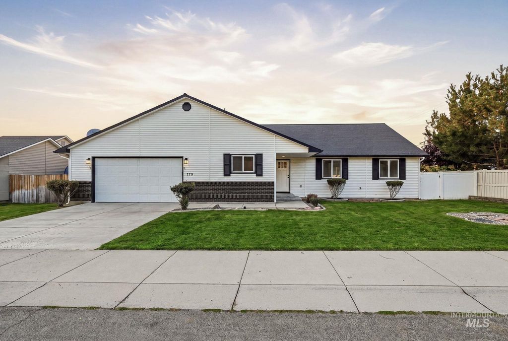 770 E Red Bud St, Kuna, ID 83634 photo 2