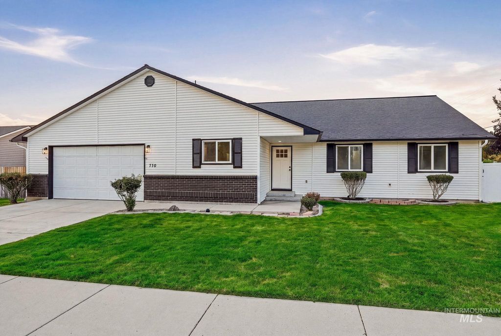 770 E Red Bud St, Kuna, ID 83634 photo 3