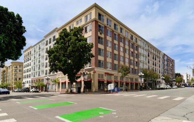 450 J St 4131, San Diego, CA 92101