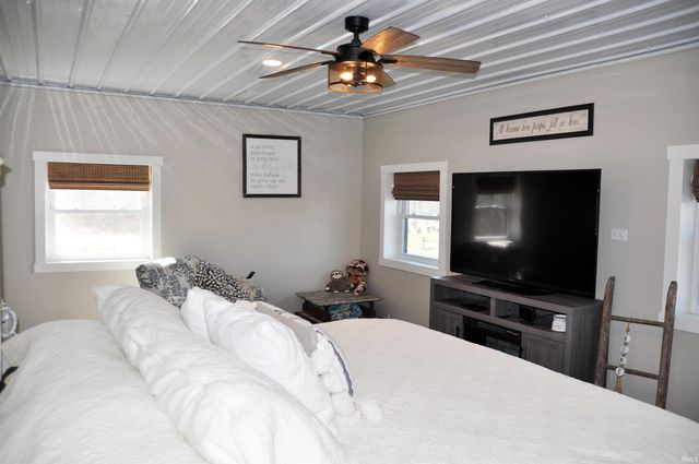 2185 W Keiser Road, Columbia City, IN 46725