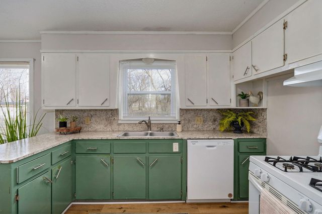 2316 S Kickapoo Avenue, Springfield, MO 65804