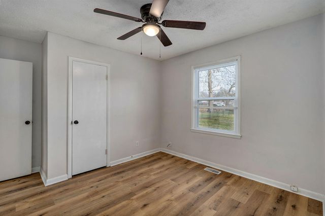 2316 S Kickapoo Avenue, Springfield, MO 65804