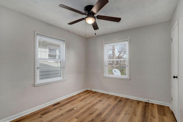 2316 S Kickapoo Avenue, Springfield, MO 65804