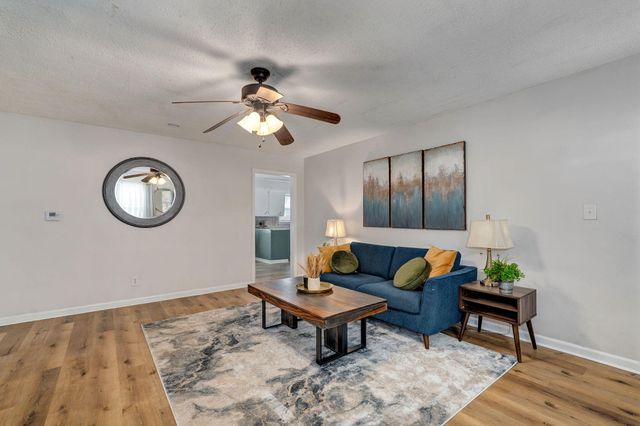 2316 S Kickapoo Avenue, Springfield, MO 65804