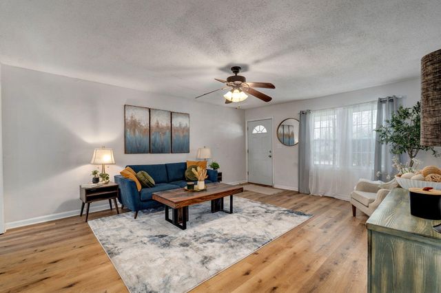 2316 S Kickapoo Avenue, Springfield, MO 65804