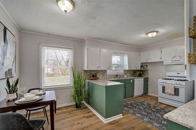 2316 S Kickapoo Avenue, Springfield, MO 65804