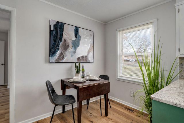 2316 S Kickapoo Avenue, Springfield, MO 65804