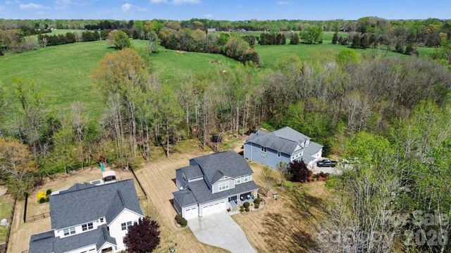 174 Country Lake Drive, Mooresville, NC 28115