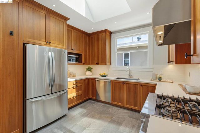 5501 Thomas Ave, Oakland, CA 94618