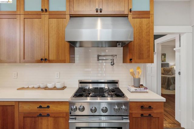 5501 Thomas Ave, Oakland, CA 94618