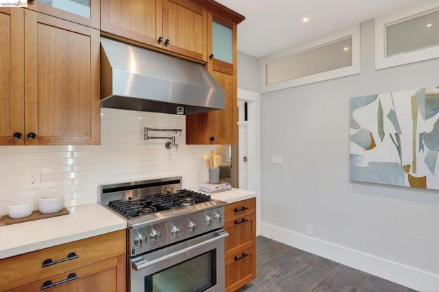 5501 Thomas Ave, Oakland, CA 94618