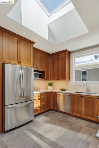5501 Thomas Ave, Oakland, CA 94618