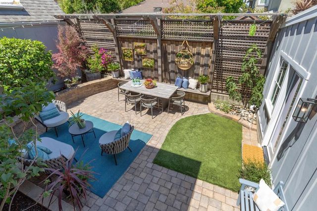 5501 Thomas Ave, Oakland, CA 94618