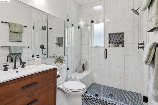 5501 Thomas Ave, Oakland, CA 94618