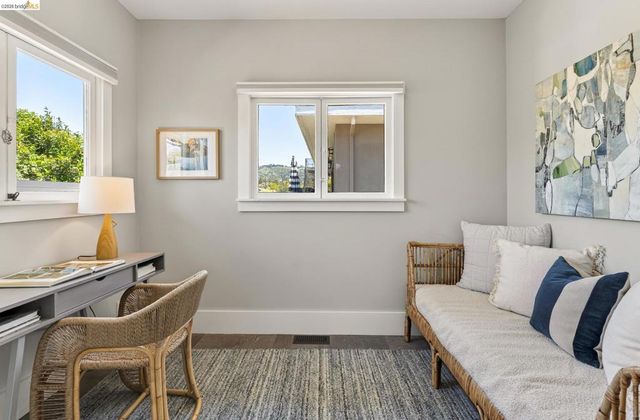 5501 Thomas Ave, Oakland, CA 94618
