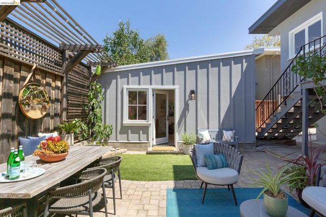 5501 Thomas Ave, Oakland, CA 94618