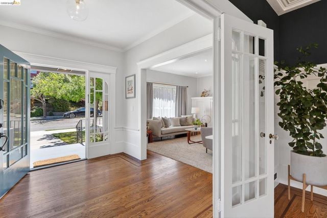 5501 Thomas Ave, Oakland, CA 94618