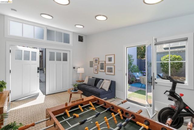 5501 Thomas Ave, Oakland, CA 94618