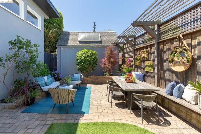 5501 Thomas Ave, Oakland, CA 94618
