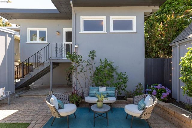 5501 Thomas Ave, Oakland, CA 94618