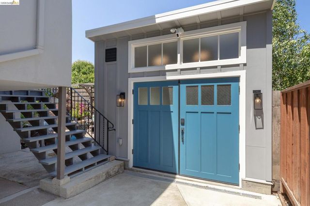5501 Thomas Ave, Oakland, CA 94618