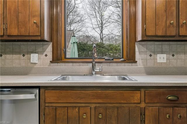 504 Meadowfield RD, Yorktown, VA 23692